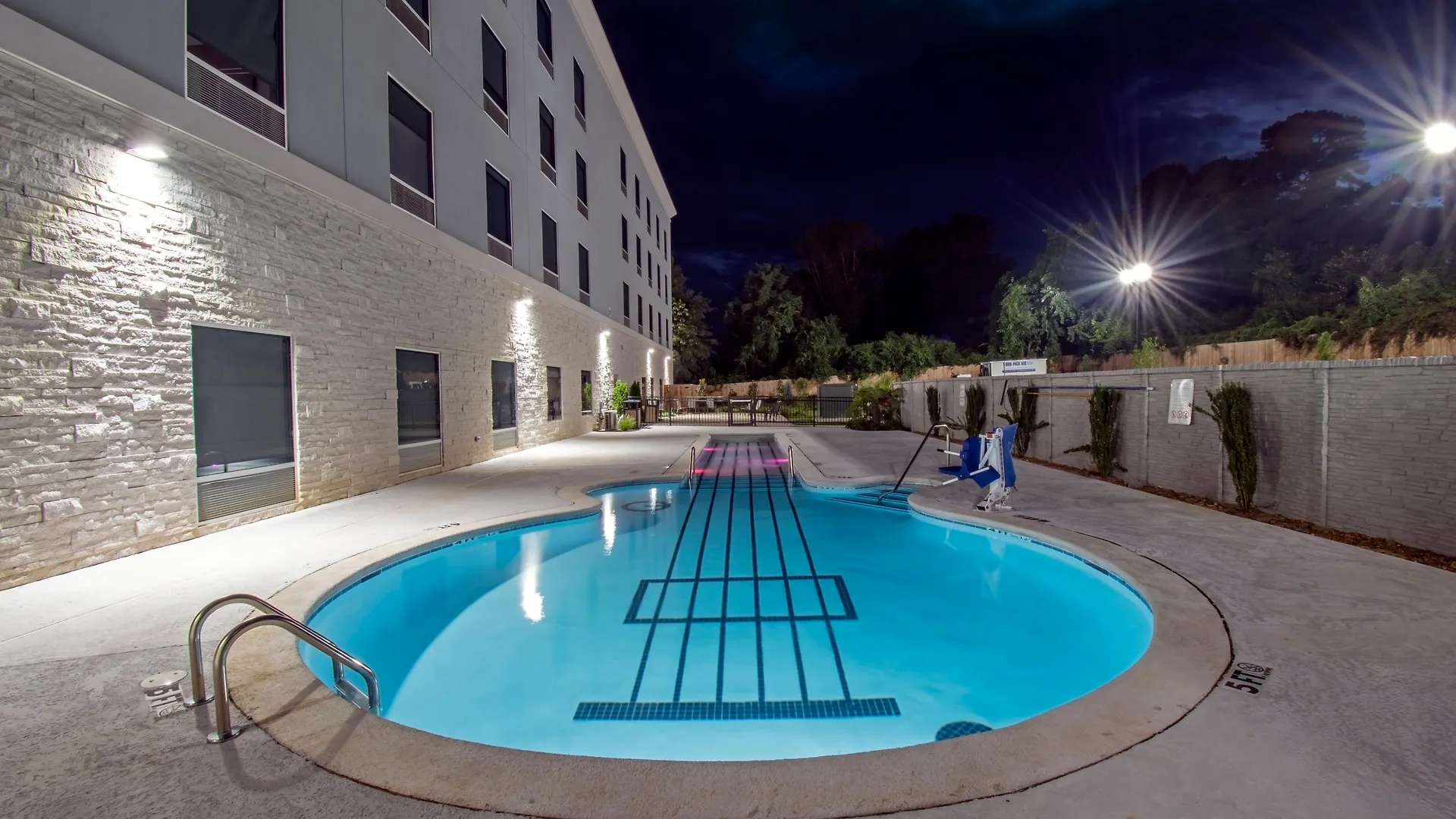 Hotel Holiday Inn Express & Suites Memphis Arpt Elvis Presley Blv By Ihg