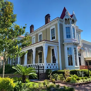 https://thomas-weihs-haus.top-hotels-in-savannah.com
